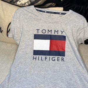 Tommy Hilfiger women's tee size xl color is grey, red, blue white.